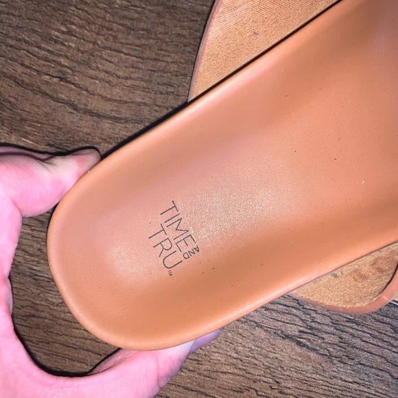 Time & Tru brown double strap buckle sandals size 8 - Picture 4 of 4